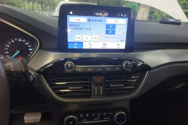 Used Ford Focus 2020 Sedan EcoBoost 180 Automatic Trend Edition Audio And AC Panel