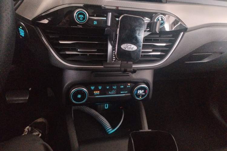 Used Ford Focus 2020 Sedan EcoBoost 180 Automatic Trend Edition Audio And AC Panel