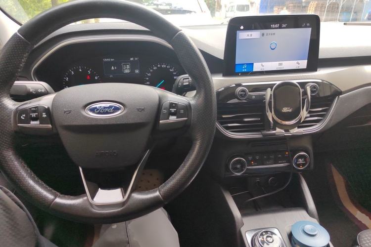 Used Ford Focus 2020 Sedan EcoBoost 180 Automatic Trend Edition Center Console