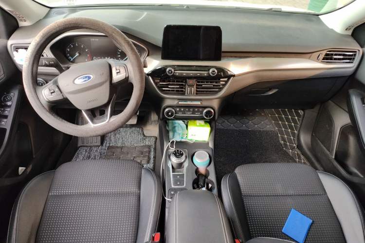 Used Ford Focus 2020 Sedan EcoBoost 180 Automatic Trend Edition Center Console
