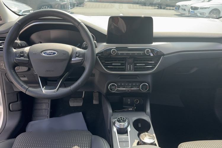 Used Ford Focus 2020 Sedan EcoBoost 180 Automatic Trend Edition Center Console