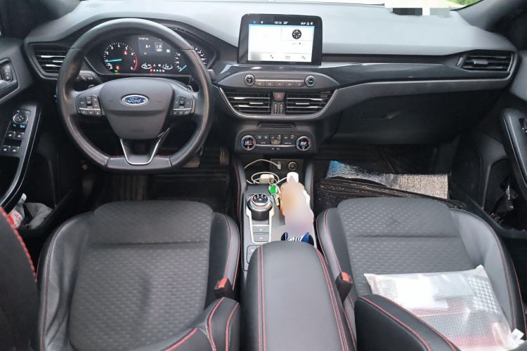 Used Ford Focus 2020 Sedan EcoBoost 180 Automatic ST Line Center Console