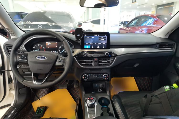 Used Ford Focus 2020 Hatchback EcoBoost 180 Automatic Trend Edition Center Console