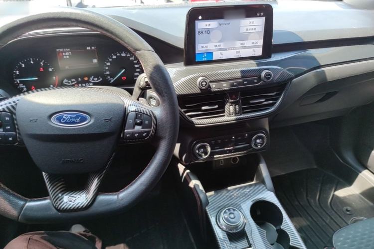 Used Ford Focus 2020 Sedan EcoBoost 180 Automatic ST Line Center Console