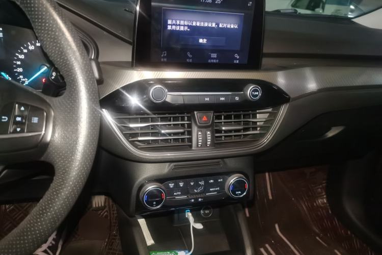 Used Ford Focus 2020 Sedan EcoBoost 180 Automatic Trend Edition Center Console