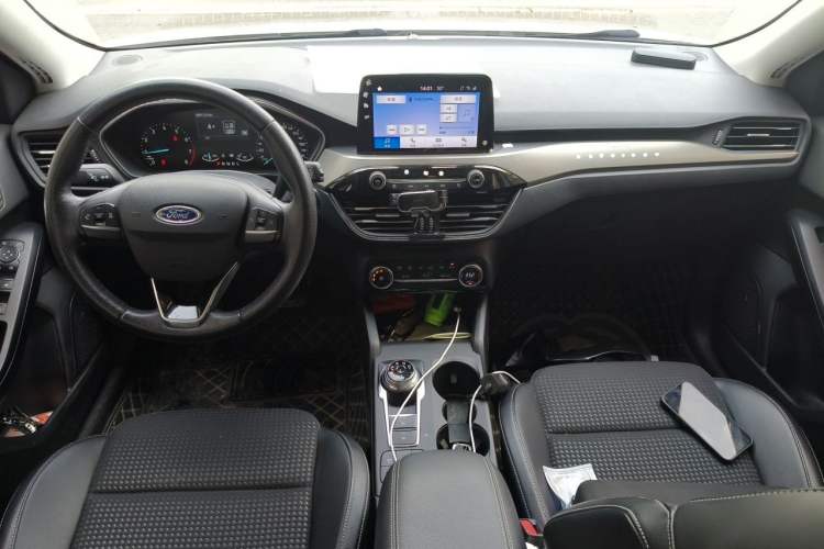 Used Ford Focus 2020 Hatchback EcoBoost 180 Automatic Trend Edition Center Console
