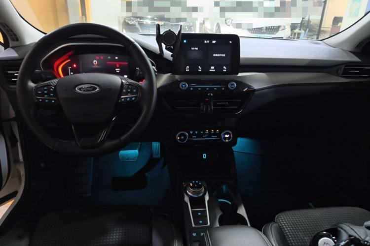 Used Ford Focus 2020 Hatchback EcoBoost 180 Automatic Trend Edition Center Console