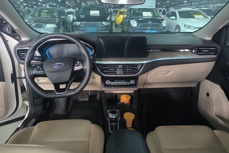 Used Ford Focus 2020 Sedan EcoBoost 180 Automatic Trend Edition Center Console