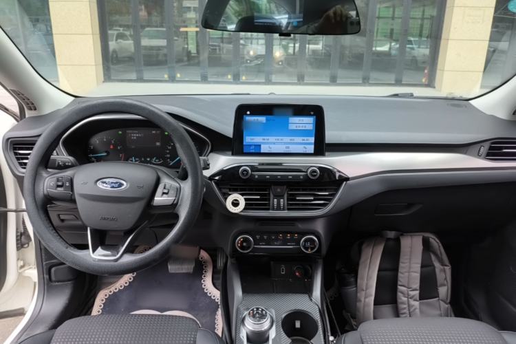 Used Ford Focus 2020 Hatchback EcoBoost 180 Automatic Trend Edition Center Console