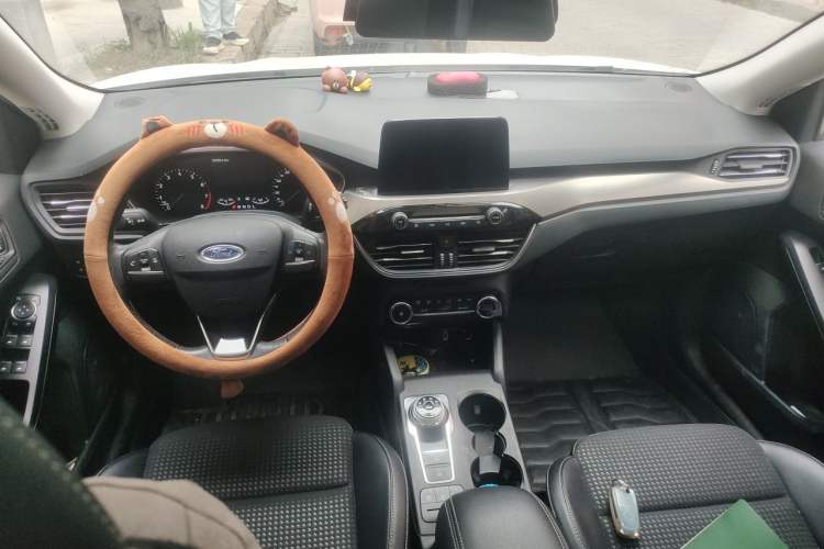 Used Ford Focus 2020 Hatchback EcoBoost 180 Automatic Trend Edition Center Console