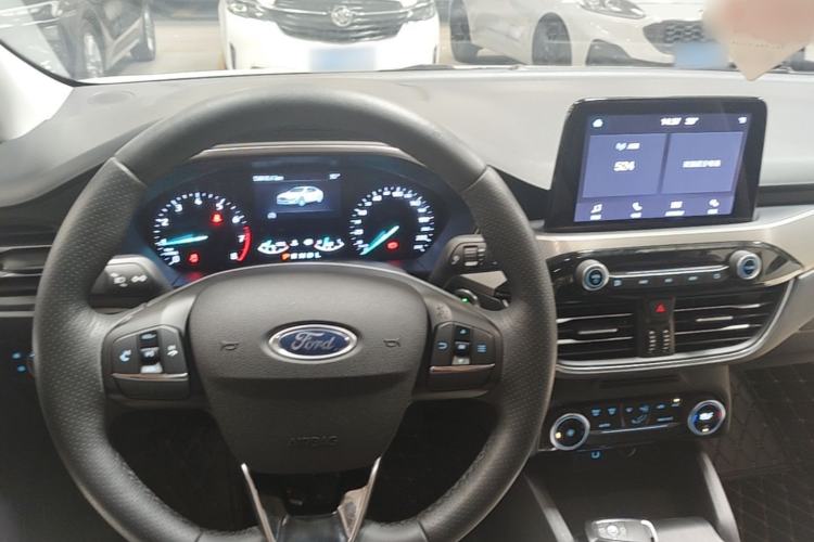 Used Ford Focus 2020 Sedan EcoBoost 180 Automatic Trend Edition Center Console