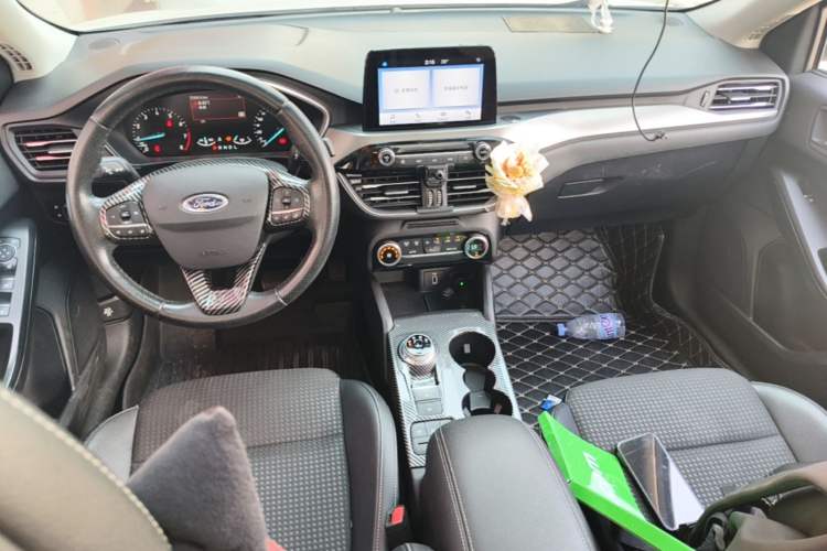 Used Ford Focus 2020 Sedan EcoBoost 180 Automatic Trend Edition Center Console