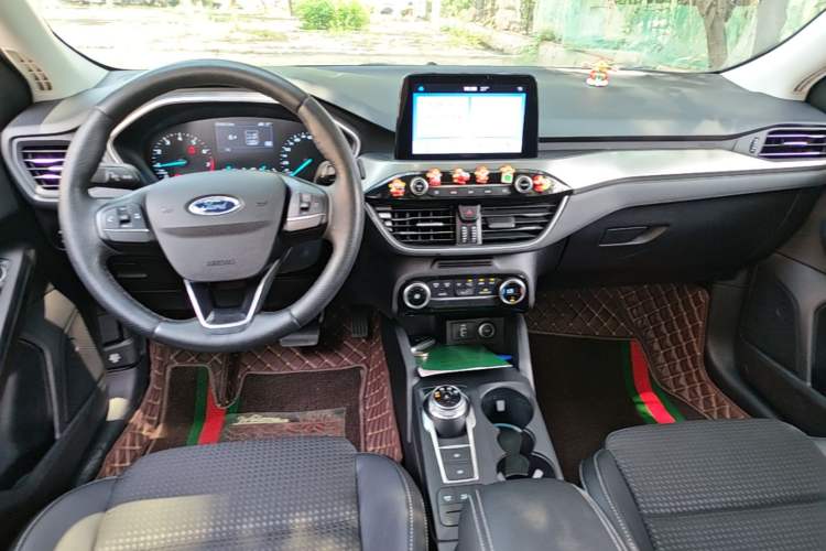 Used Ford Focus 2020 Sedan EcoBoost 180 Automatic Trend Edition Center Console