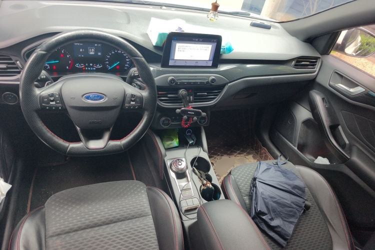 Used Ford Focus 2020 Sedan EcoBoost 180 Automatic ST Line Center Console