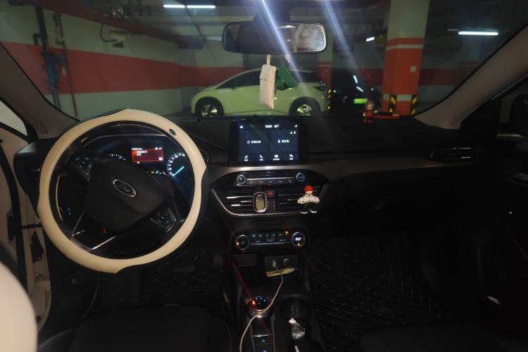 Used Ford Focus 2020 Hatchback EcoBoost 180 Automatic Trend Edition Center Console