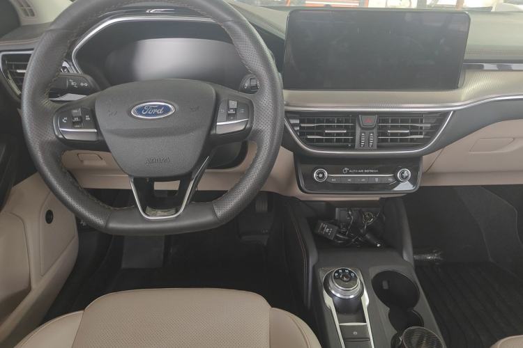 Used Ford Focus 2020 Sedan EcoBoost 180 Automatic Trend Edition Center Console