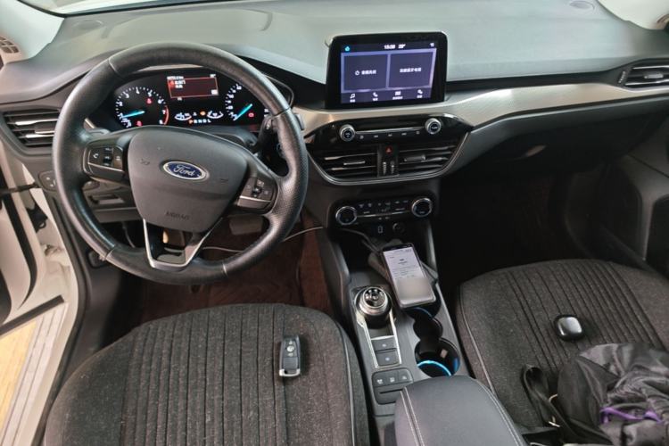 Used Ford Focus 2020 Sedan EcoBoost 180 Automatic Trend Edition Center Console