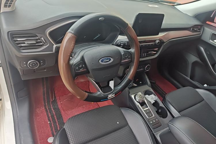 Used Ford Focus 2020 Sedan EcoBoost 180 Automatic Trend Edition Center Console