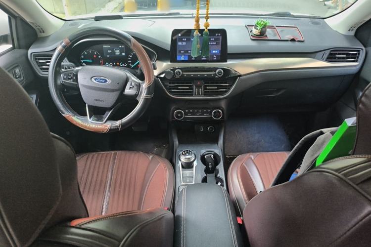 Used Ford Focus 2020 Sedan EcoBoost 180 Automatic Trend Edition Center Console