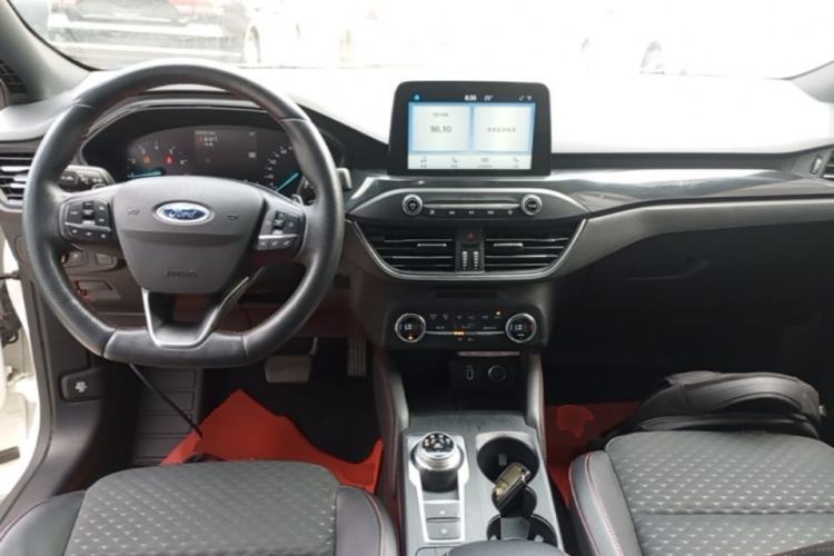 Used Ford Focus 2020 Sedan EcoBoost 180 Automatic ST Line Center Console
