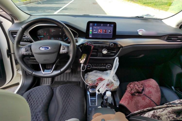 Used Ford Focus 2020 Sedan EcoBoost 180 Automatic Trend Edition Center Console
