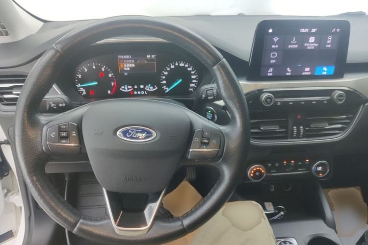 Used Ford Focus 2020 Sedan EcoBoost 180 Automatic Trend Edition Center Console