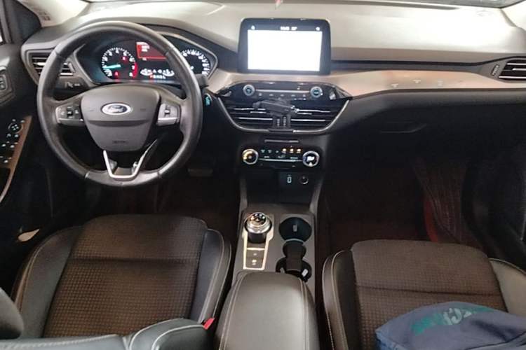 Used Ford Focus 2020 Sedan EcoBoost 180 Automatic Trend Edition Center Console