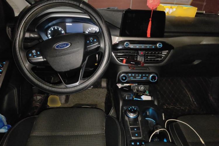 Used Ford Focus 2020 Sedan EcoBoost 180 Automatic Trend Edition Center Console
