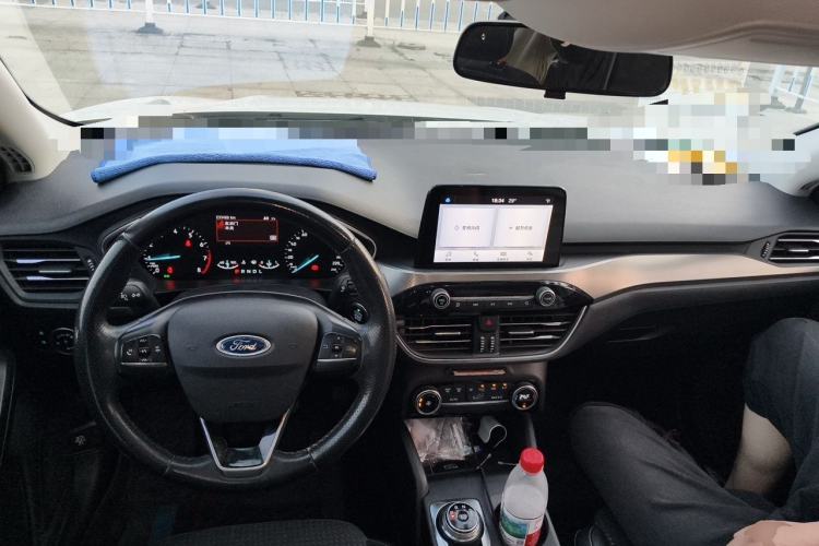 Used Ford Focus 2020 Sedan EcoBoost 180 Automatic Trend Edition Center Console