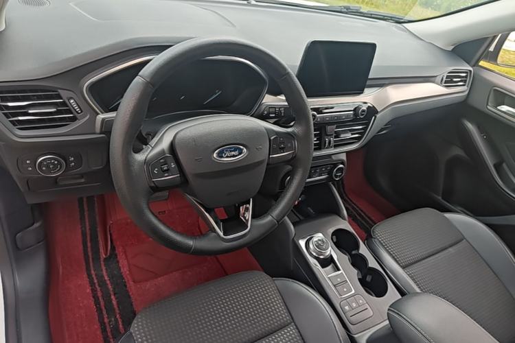 Used Ford Focus 2020 Sedan EcoBoost 180 Automatic Trend Edition Center Console