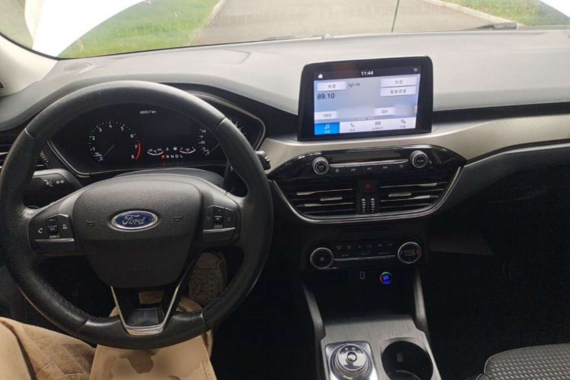 Used Ford Focus 2020 Hatchback EcoBoost 180 Automatic Trend Edition Center Console