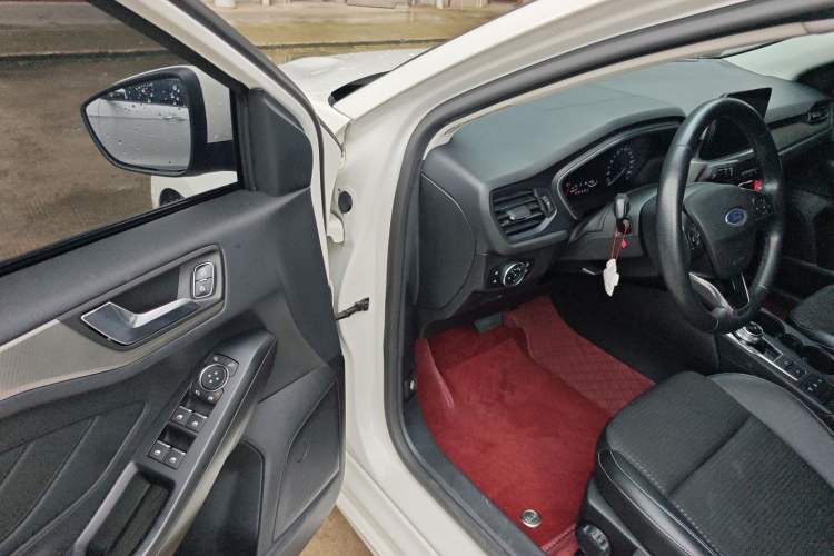 Used Ford Focus 2020 Sedan EcoBoost 180 Automatic Trend Edition Driver Seat