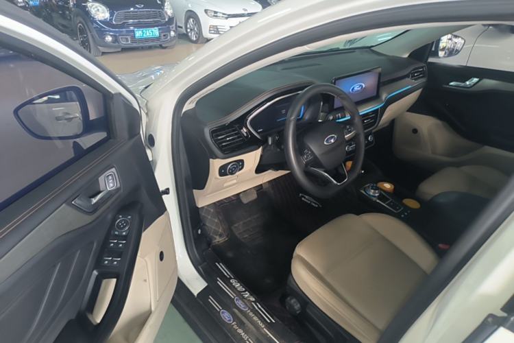 Used Ford Focus 2020 Sedan EcoBoost 180 Automatic Trend Edition Driver Seat