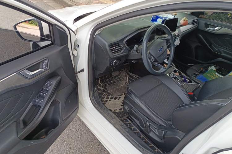 Used Ford Focus 2020 Hatchback EcoBoost 180 Automatic Trend Edition Driver Seat