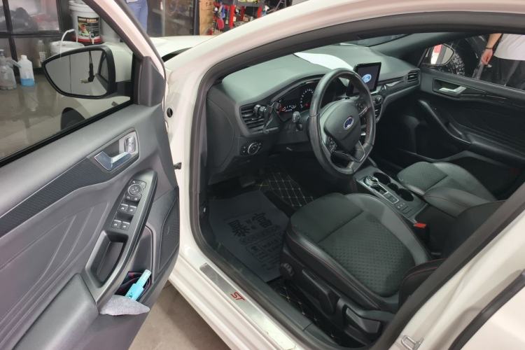 Used Ford Focus 2020 Sedan EcoBoost 180 Automatic Titanium Edition Driver Seat