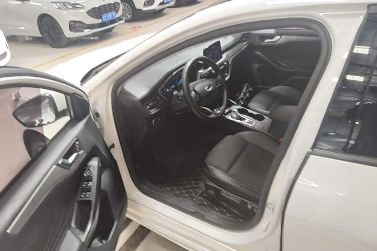 Used Ford Focus 2020 Sedan EcoBoost 180 Automatic Trend Edition Driver Seat