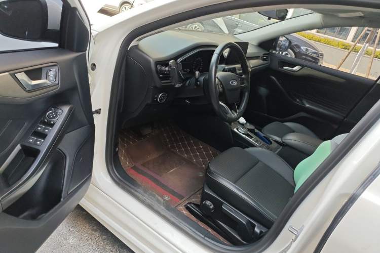 Used Ford Focus 2020 Hatchback EcoBoost 180 Automatic Trend Edition Driver Seat