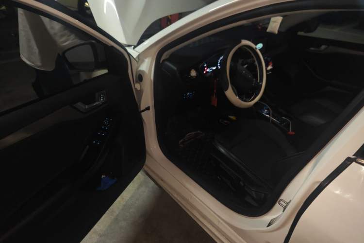 Used Ford Focus 2020 Hatchback EcoBoost 180 Automatic Trend Edition Driver Seat