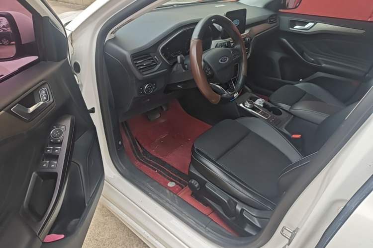 Used Ford Focus 2020 Sedan EcoBoost 180 Automatic Trend Edition Driver Seat