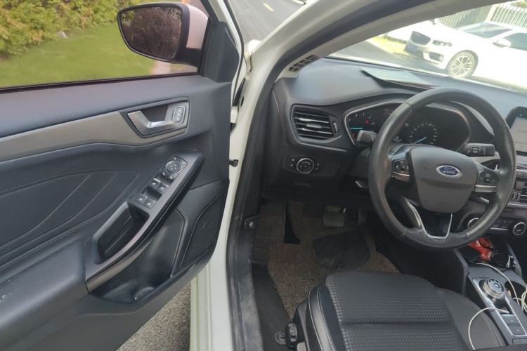 Used Ford Focus 2020 Sedan EcoBoost 180 Automatic Trend Edition Driver Seat