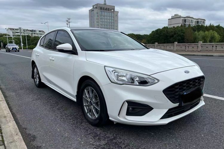 Used Ford Focus 2020 Hatchback EcoBoost 180 Automatic Trend Edition Exterior 1