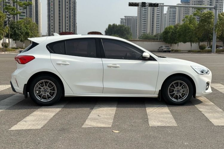 Used Ford Focus 2020 Hatchback EcoBoost 180 Automatic Trend Edition Exterior 1