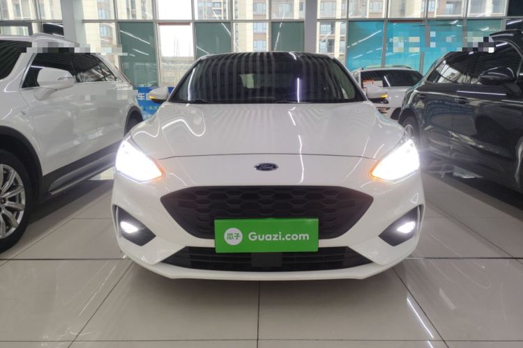 Used Ford Focus 2020 Hatchback EcoBoost 180 Automatic Trend Edition Exterior 1