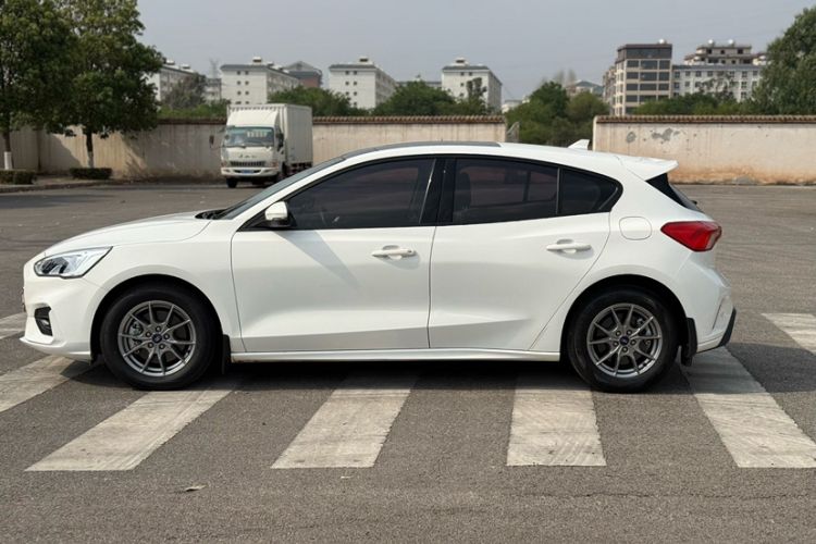 Used Ford Focus 2020 Hatchback EcoBoost 180 Automatic Trend Edition Exterior 2