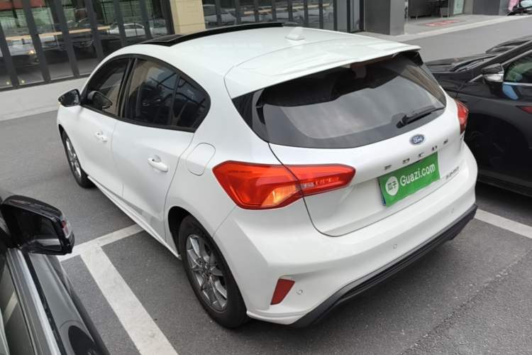 Used Ford Focus 2020 Hatchback EcoBoost 180 Automatic Trend Edition Exterior 2