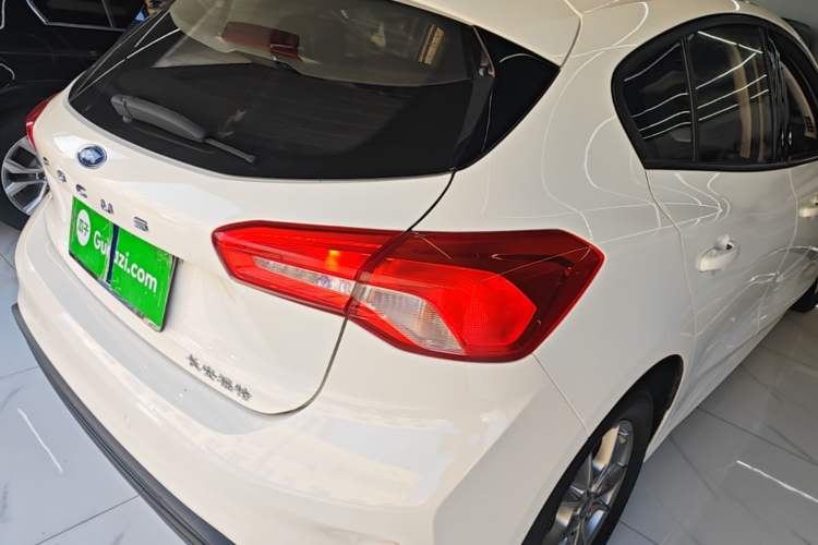 Used Ford Focus 2020 Hatchback 1.5L Automatic Sharp Edition Exterior 3