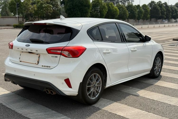 Used Ford Focus 2020 Hatchback EcoBoost 180 Automatic Trend Edition Exterior 3