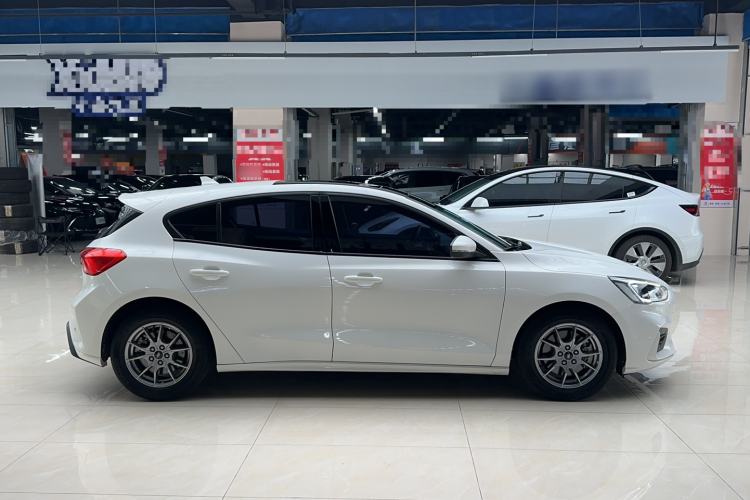 Used Ford Focus 2020 Hatchback EcoBoost 180 Automatic Trend Edition Exterior 3