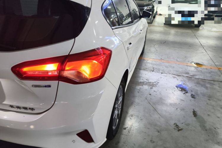 Used Ford Focus 2020 Hatchback EcoBoost 180 Automatic Trend Edition Exterior 3