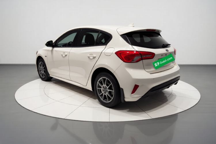 Used Ford Focus 2020 Hatchback EcoBoost 180 Automatic Trend Edition Exterior 3